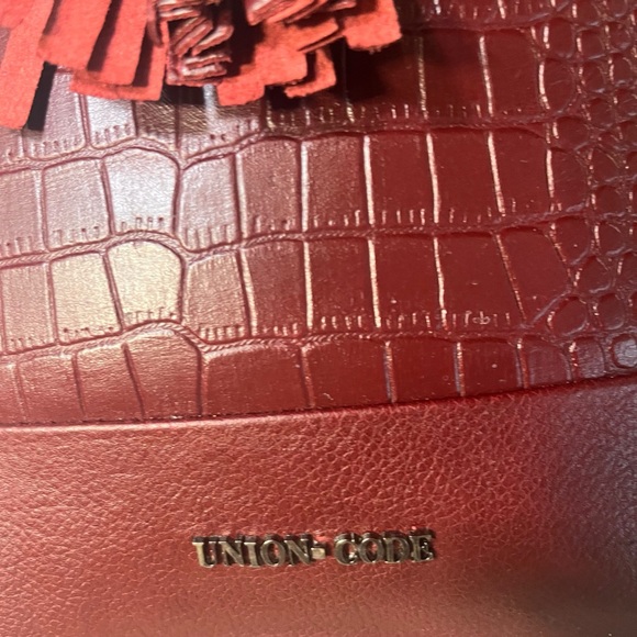 Union Code Genuine Leather Crossbody Bucket Bag Red Croc Embossed New - Picture 6 of 9